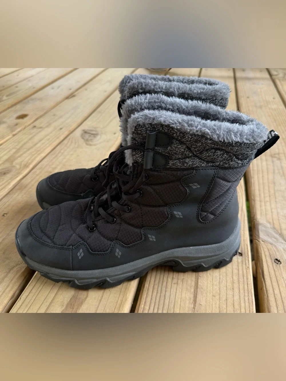 NWOT Men's Size 10 Winter Snow Boots Water Resistant Non Slip Outdoor Black